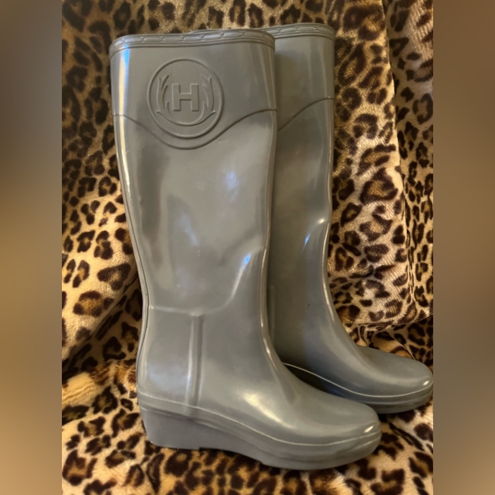 Grey size 6 women’s wedge hunter rain boot